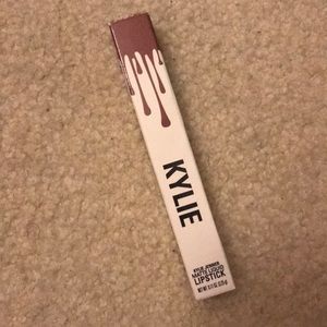 Kylie liquid matte lipstick “brown sugar”